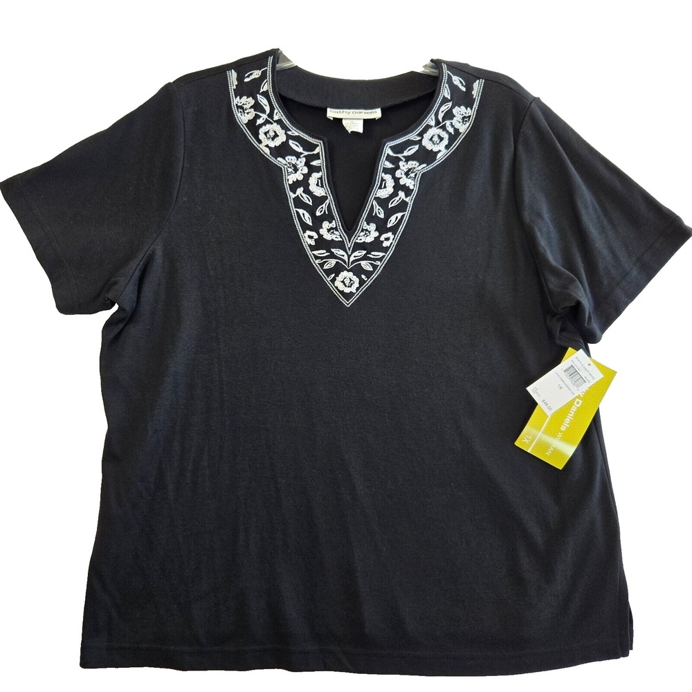 NEW Cathy Daniels Womens Size 1X Short Sleeve Black Pullover Embroidered Detail